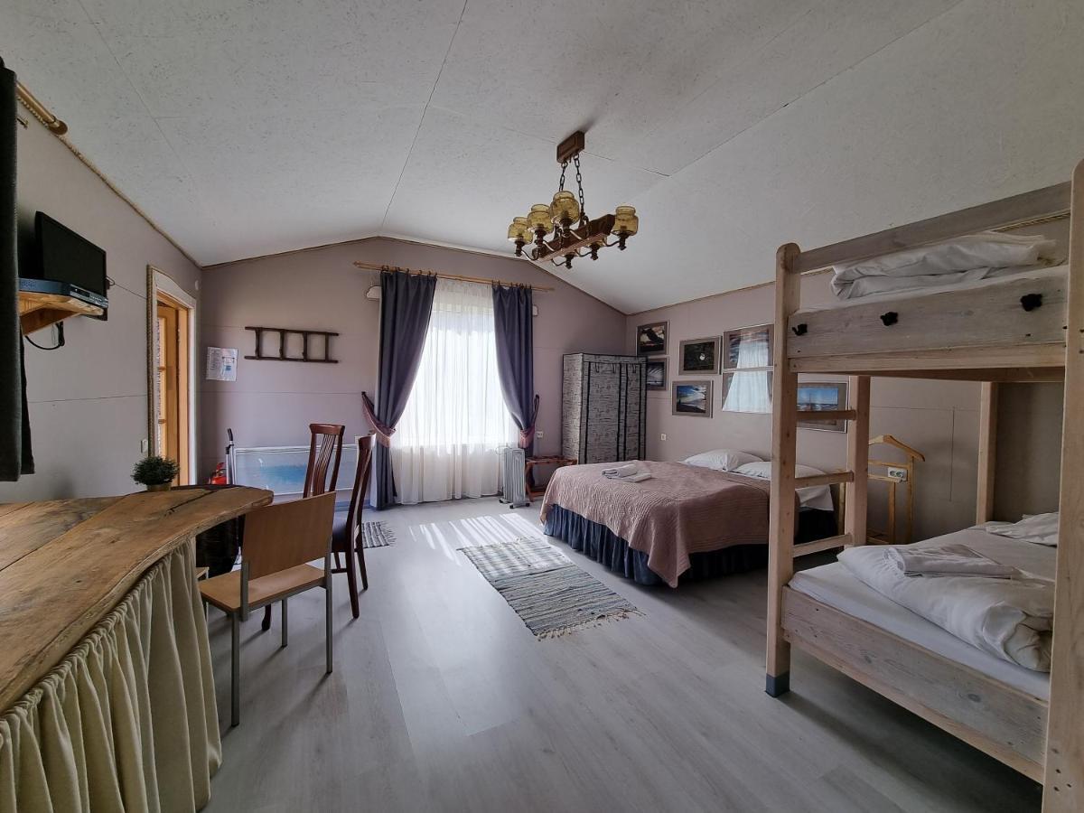 Viesu Nams Vecmuiza Hotell Tūja Eksteriør bilde