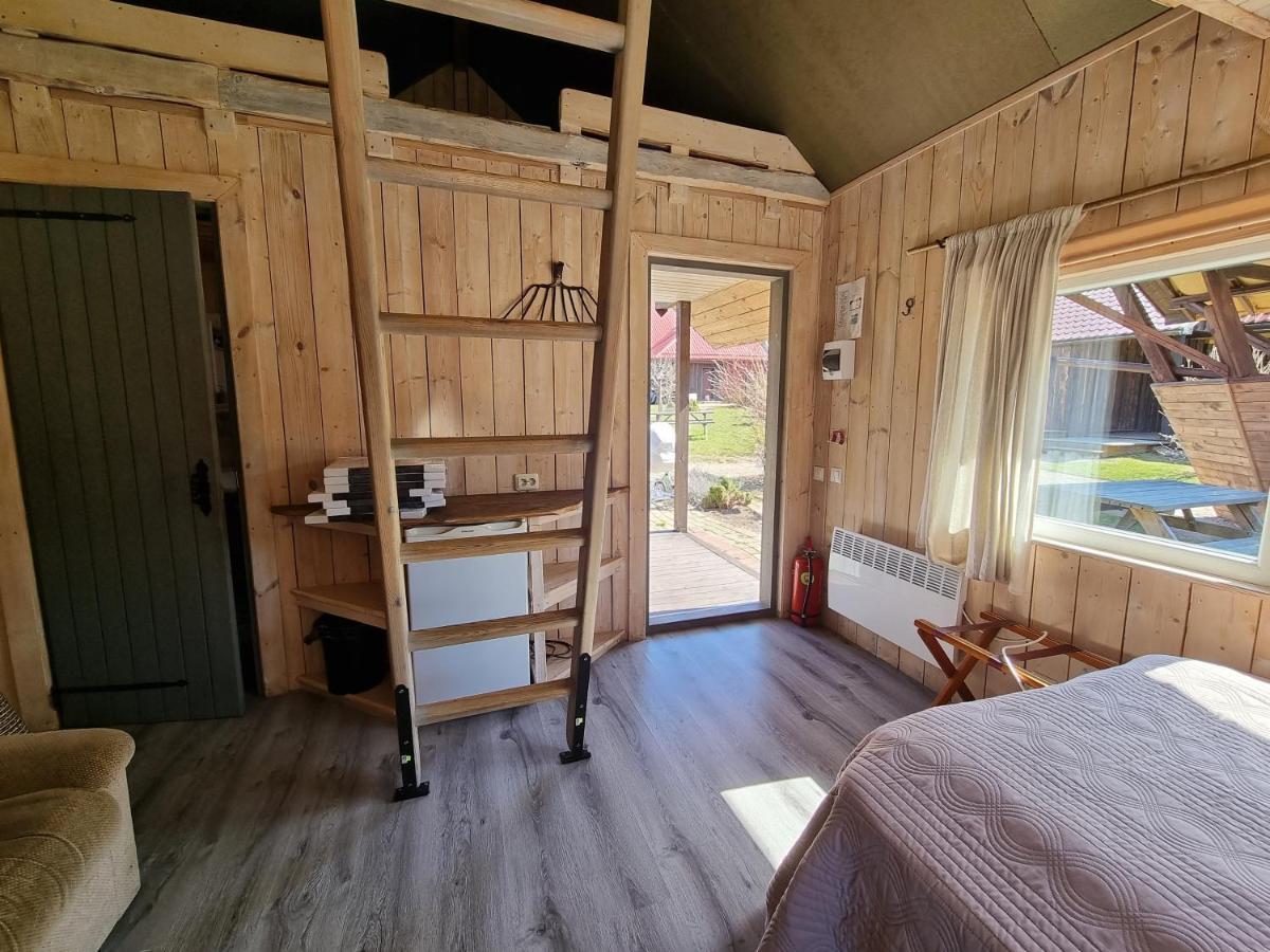 Viesu Nams Vecmuiza Hotell Tūja Eksteriør bilde