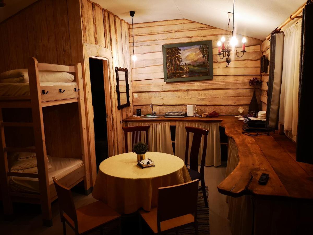Viesu Nams Vecmuiza Hotell Tūja Eksteriør bilde
